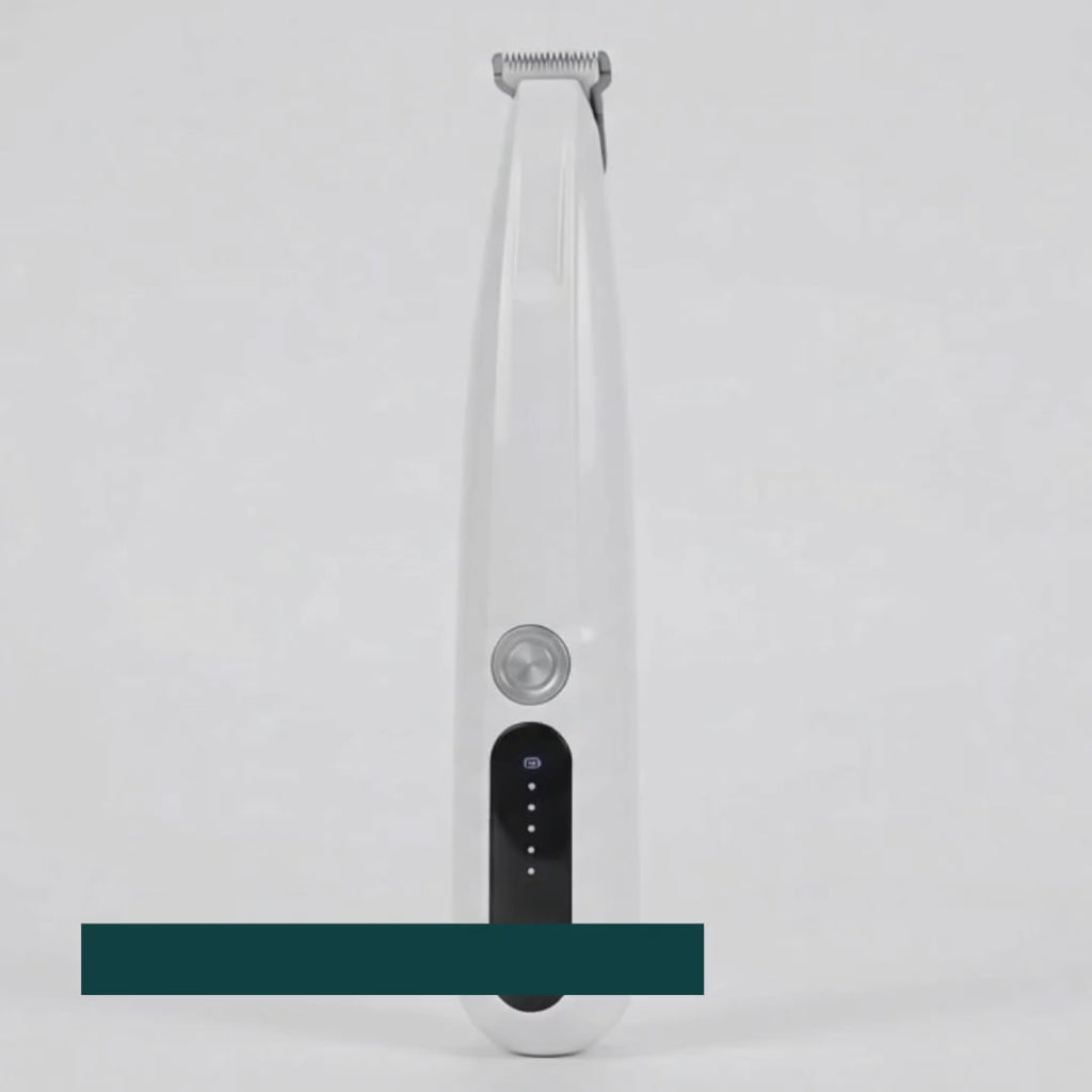 Silvetti Paw Trimmer Pro trimming fur between a dog's paw pads with LED light Petifo
